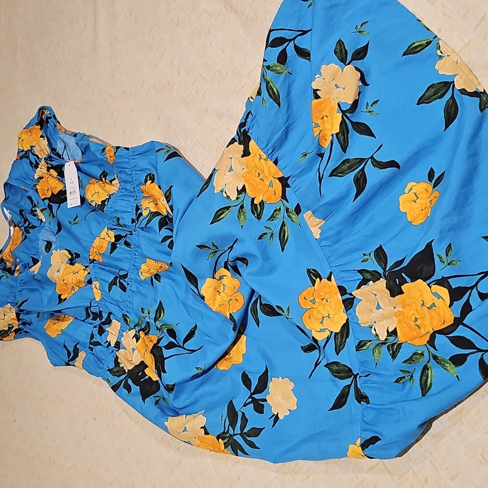 Ladie Size S pretty Blue Dress with Yellow Floral Pattern. New, Has'nt Been Worn - Picture 2 of 9
